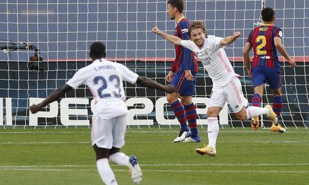 Real Madrid venció con holgura a Barcelona en el clásico español (3-1). Real Madrid venció con holgura a Barcelona en el clásico español (3-1).