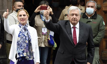 López Obrador mantiene una popularidad superior a 60% y, según las últimas encuestas. López Obrador mantiene una popularidad superior a 60% y, según las últimas encuestas.
