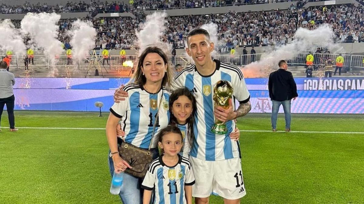 Ángel Di María junto a su esposa, Jorgelina Cardoso, y sus dos hijas. Ángel Di María junto a su esposa, Jorgelina Cardoso, y sus dos hijas.