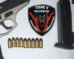 El menor y otras dos personas fueron detenidos en Rosario con un arma y municiones. El menor y otras dos personas fueron detenidos en Rosario con un arma y municiones.