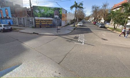 La mujer de 36 años iba a bordo de una moto como acompañante cuando el rodado chocó contra una auto en Bulevar Gálvez y Laprida. La mujer de 36 años iba a bordo de una moto como acompañante cuando el rodado chocó contra una auto en Bulevar Gálvez y Laprida.