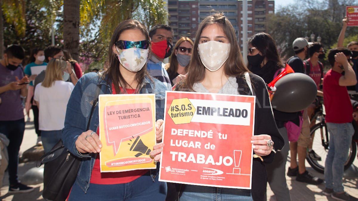 Los trabajadores de turismo se dirigieron hacia la plaza 25 de Mayo.&nbsp;