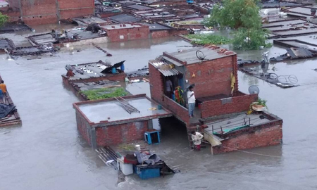 Más de cien muertos dejan inundaciones en India y Nepal Más de cien muertos dejan inundaciones en India y Nepal