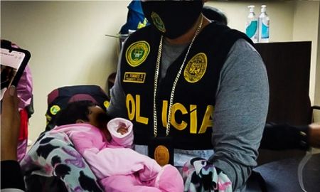 Rescatan a bebé de dos meses abusado por sus padres: lo usaban para vender videos de pornografía Rescatan a bebé de dos meses abusado por sus padres: lo usaban para vender videos de pornografía