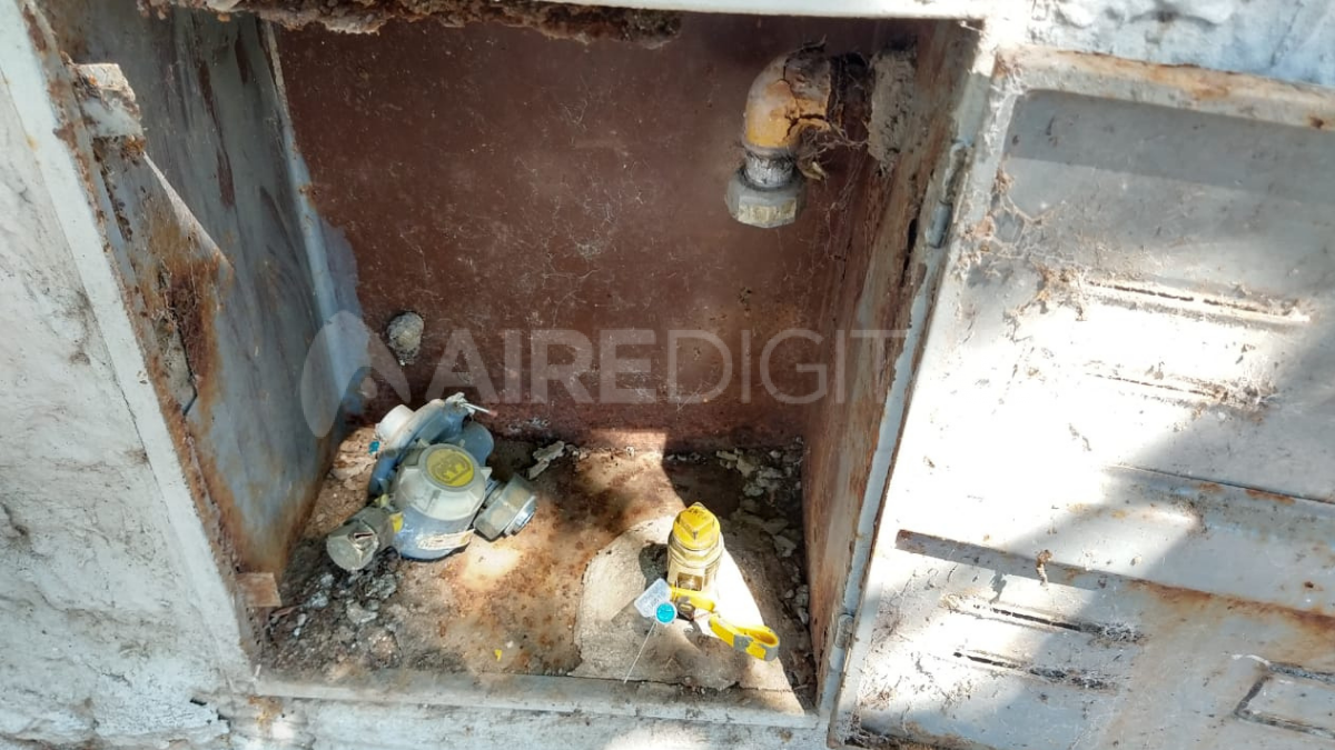 Los delincuentes sustraen un pequeño trozo de cobre del medidor de gas.&nbsp;