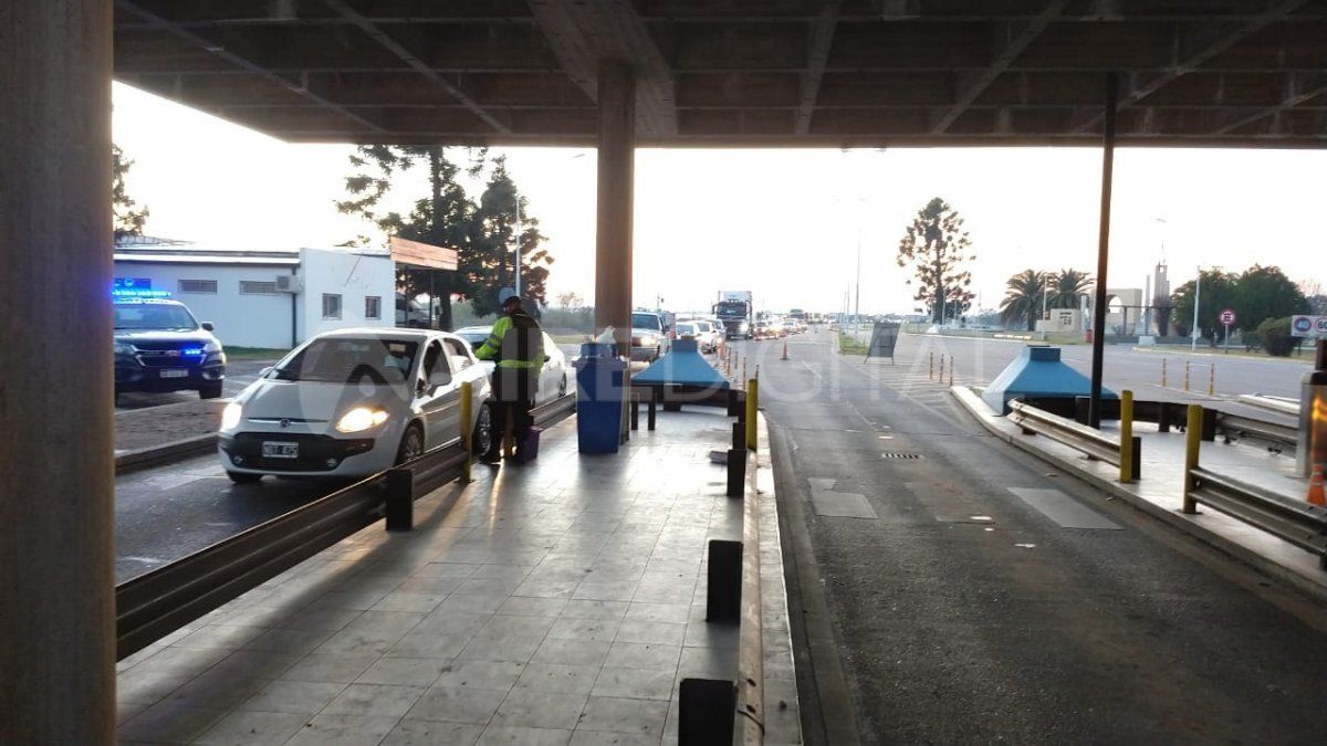 Se formaron largas filas en el ingreso al Túnel Subfluvial desde el lado de Paraná.&nbsp;