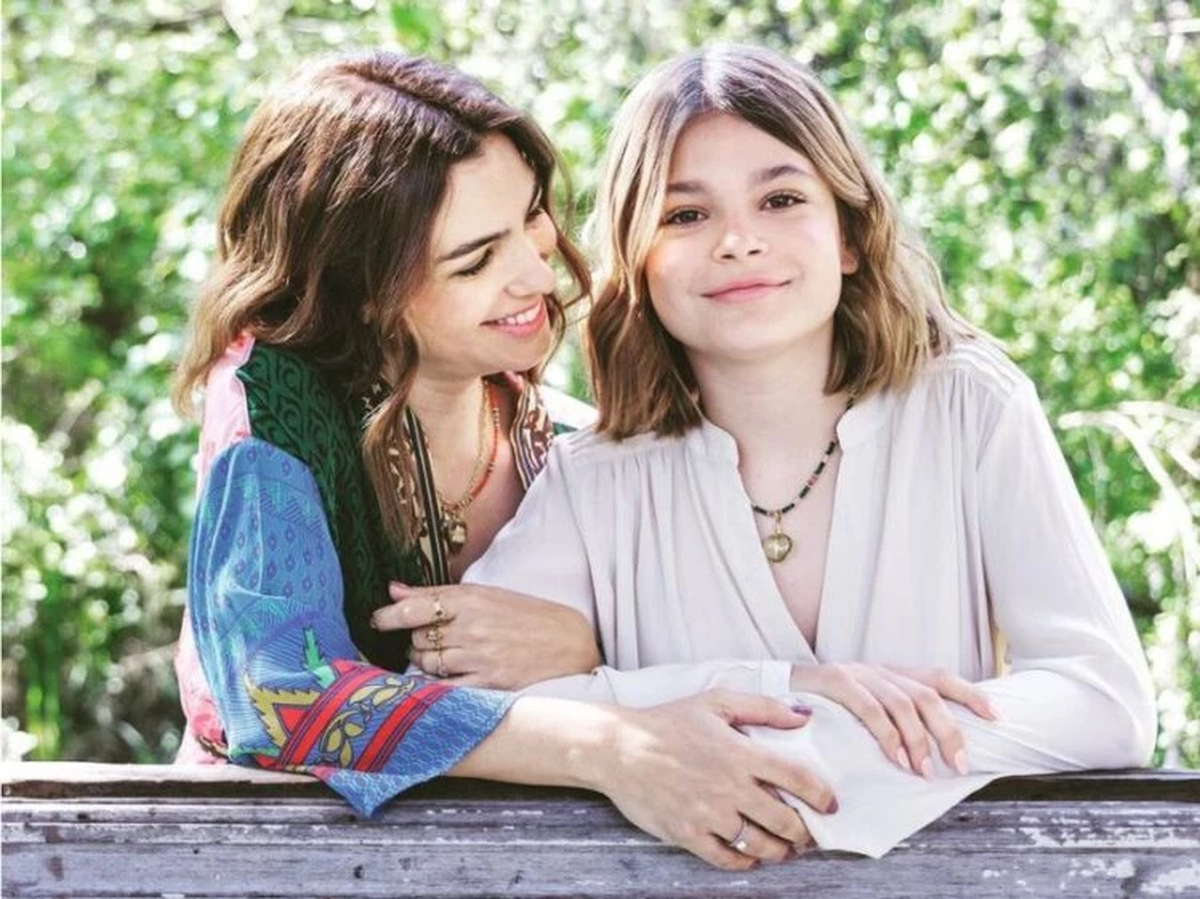 Agustina Cherri junto a su hija Muna.