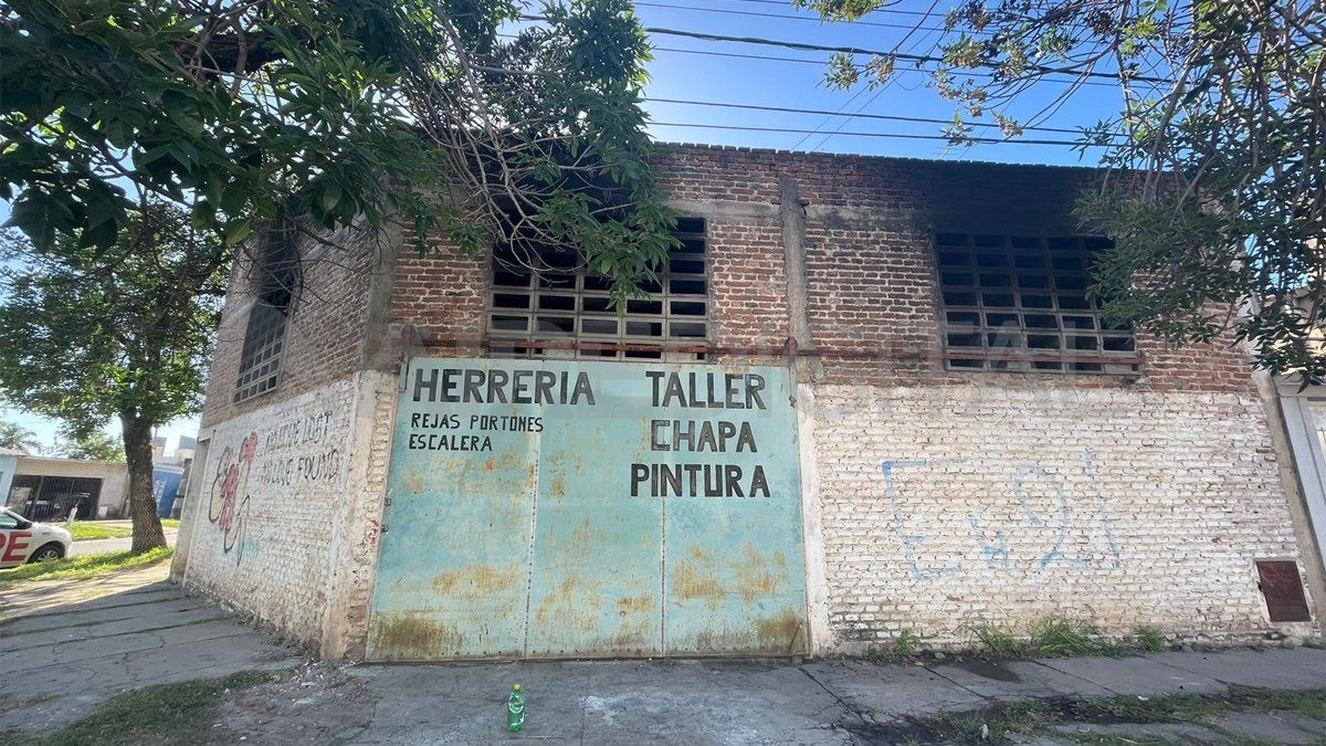 Los vecinos alertaron al 911 luego de escuchar fuertes sonidos que provenían del taller. Los vecinos alertaron al 911 luego de escuchar fuertes sonidos que provenían del taller.