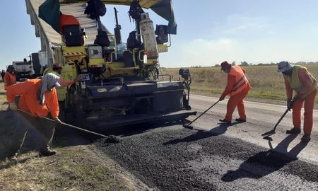 El contrato para las obras de reparación de la Ruta 11 en el norte provincial comprende un plazo de cinco años. El contrato para las obras de reparación de la Ruta 11 en el norte provincial comprende un plazo de cinco años.