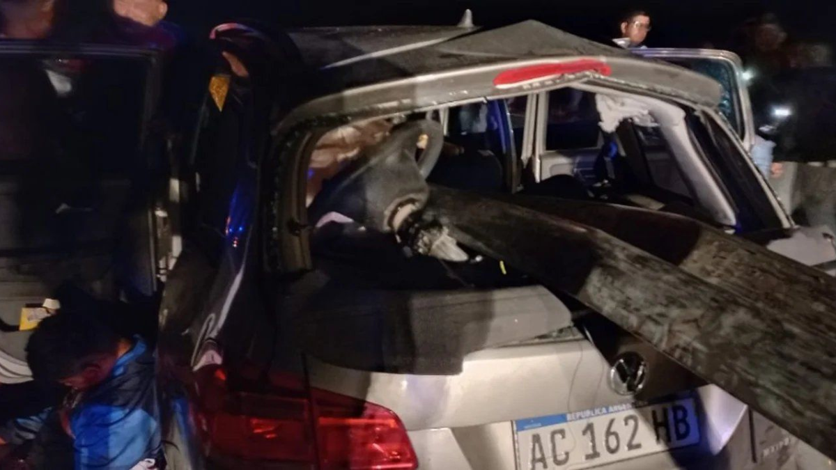 Una Volkswagen Suran despistó con cinco ocupantes que volvían de la semifinal Talleres-Banfield.