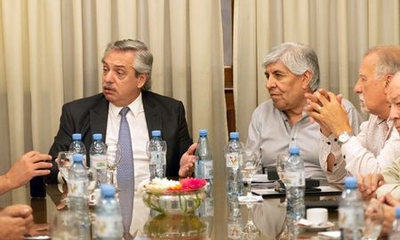 alberto fernandez y hugo moyano se reunieron para limar asperezas alberto fernandez y hugo moyano se reunieron para limar asperezas