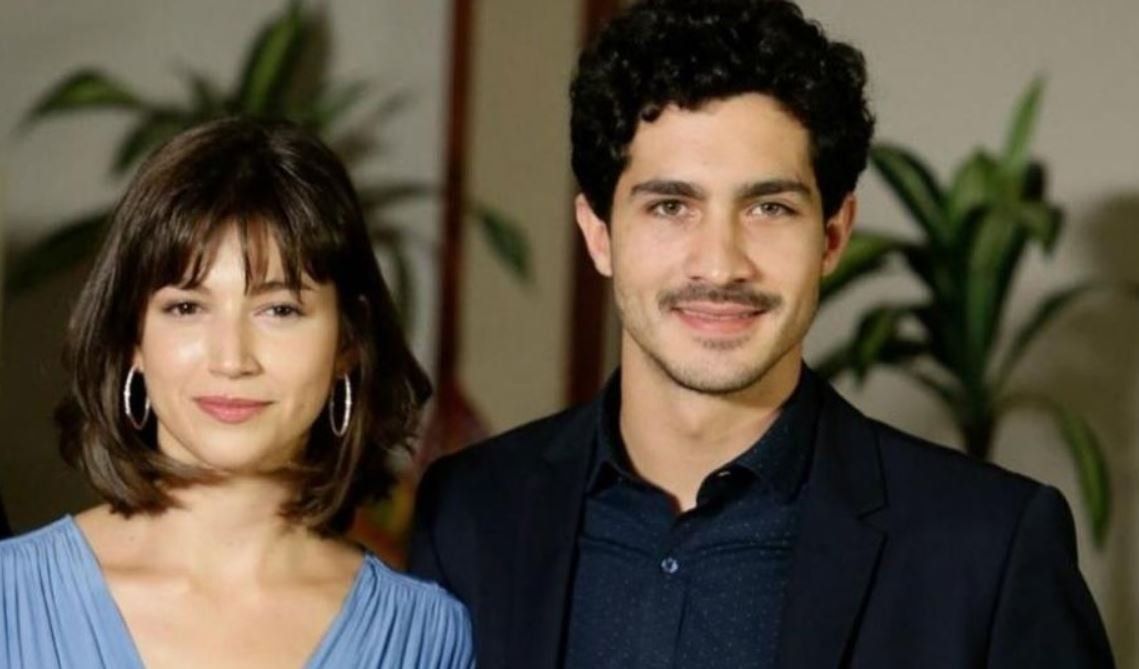 Úrsula Corberó publicó una foto del Chino Darín en paños menores y arrasó con los likes