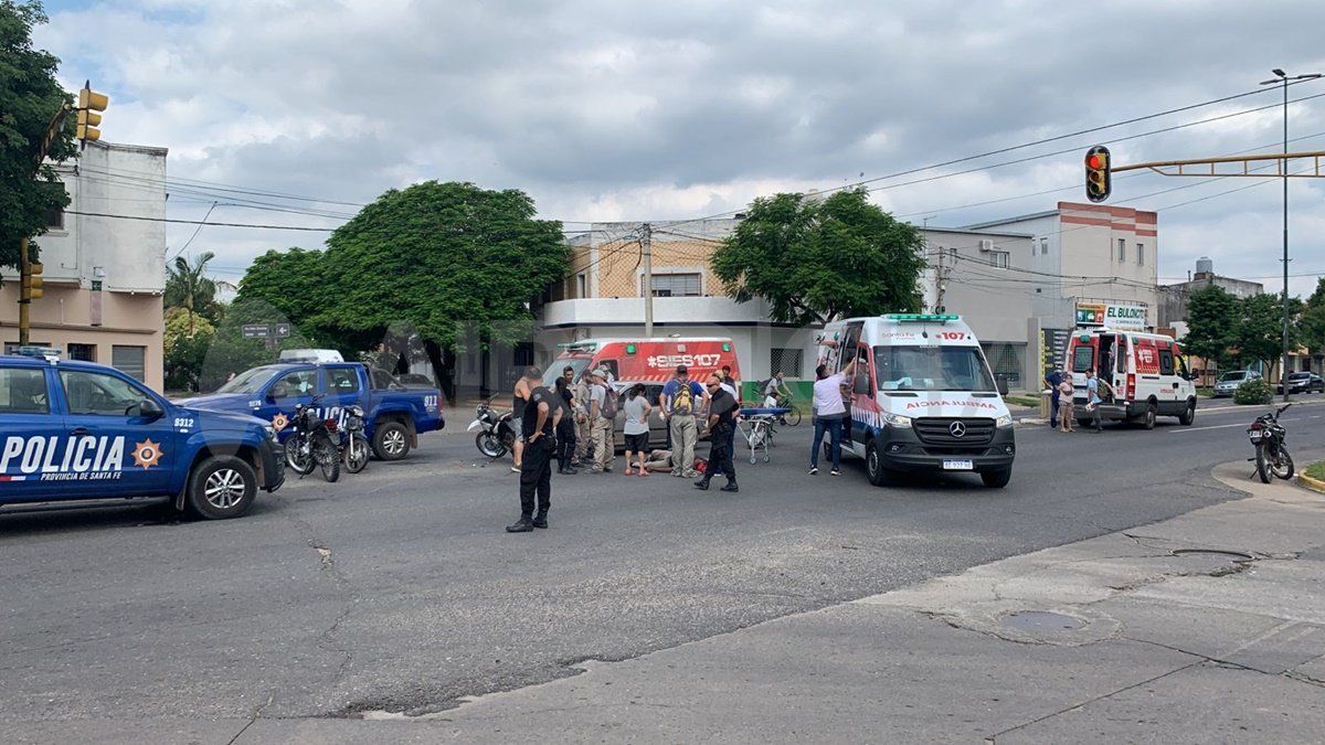 El tránsito se redujo a media calzada para facilitar la asistencia de los motociclistas.
