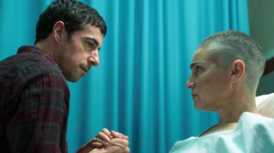 Valeria Bertuccelli con Esteban Lamothe en la nueva película de Netflix.