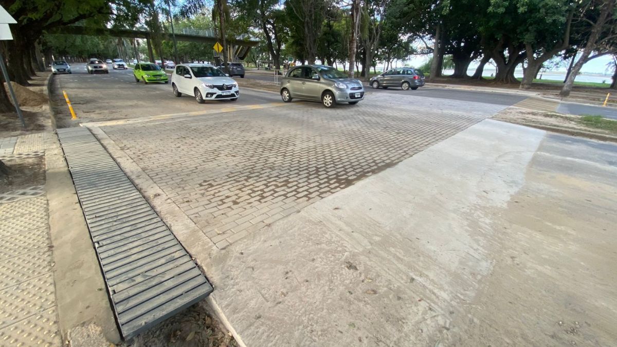 Los autos ya pueden circulan con normalidad por Avenida Almirante Brown con sentido norte-sur