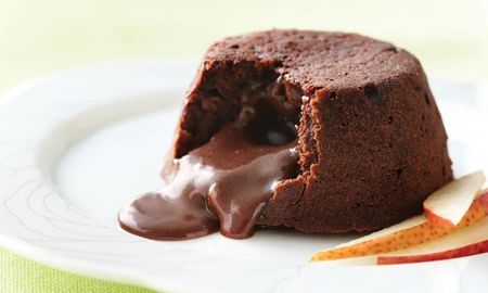Postre de chocolate tipo volcán sin horno: la receta en sartén y lista en minutos. Postre de chocolate tipo volcán sin horno: la receta en sartén y lista en minutos.