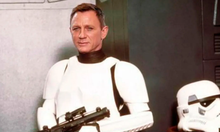 En el primer filme de la nueva saga, Craig es un Stormtrooper que custodia el lugar de detención de Rey (Daisy Ridley). Al usar el uniforme del soldado de la Primera Orden no se puede distinguir quién es, pero al momento que Rey se libera usando el mind trick Jedi, el trooper habla y el acento de Craig es inconfundible. En el primer filme de la nueva saga, Craig es un Stormtrooper que custodia el lugar de detención de Rey (Daisy Ridley). Al usar el uniforme del soldado de la Primera Orden no se puede distinguir quién es, pero al momento que Rey se libera usando el mind trick Jedi, el trooper habla y el acento de Craig es inconfundible.