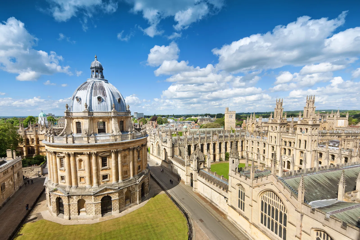 La Universidad de Oxford lanzó una plataforma para impartir cursos gratuitos de manera online conocida. La Universidad de Oxford lanzó una plataforma para impartir cursos gratuitos de manera online conocida.