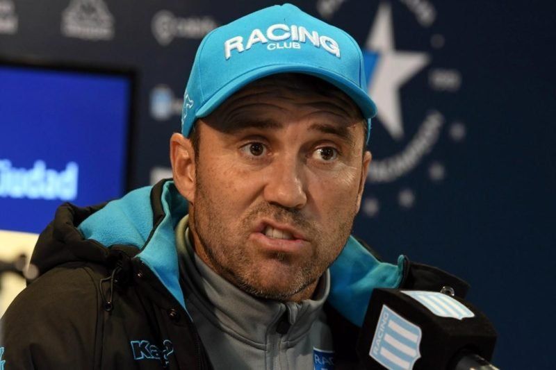 Coudet: “A Maradona lo admiro, pero queremos ganar”