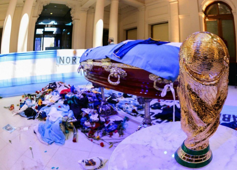 Luis Ventura advirtió sobre una posible profanación a la tumba de Maradona