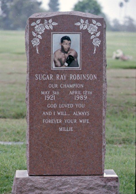 En sus últimos años, A Robinson le diagnosticaron diabetes mellitus y, tiempo después, Alzheimer. El irrepetible Sugar Ray nos dejó el miércoles 12 de abril de 1989 –ocho años después que Louis– en Culver City, condado de Los Angeles, a los 67 años y, sus restos, descansan en el Cementerio Inglewood Park de Inglewood, California.