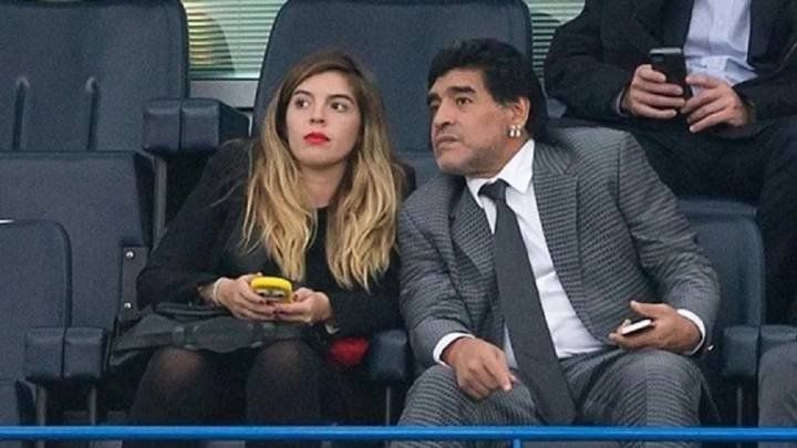 Dalma Maradona junto a Diego. 