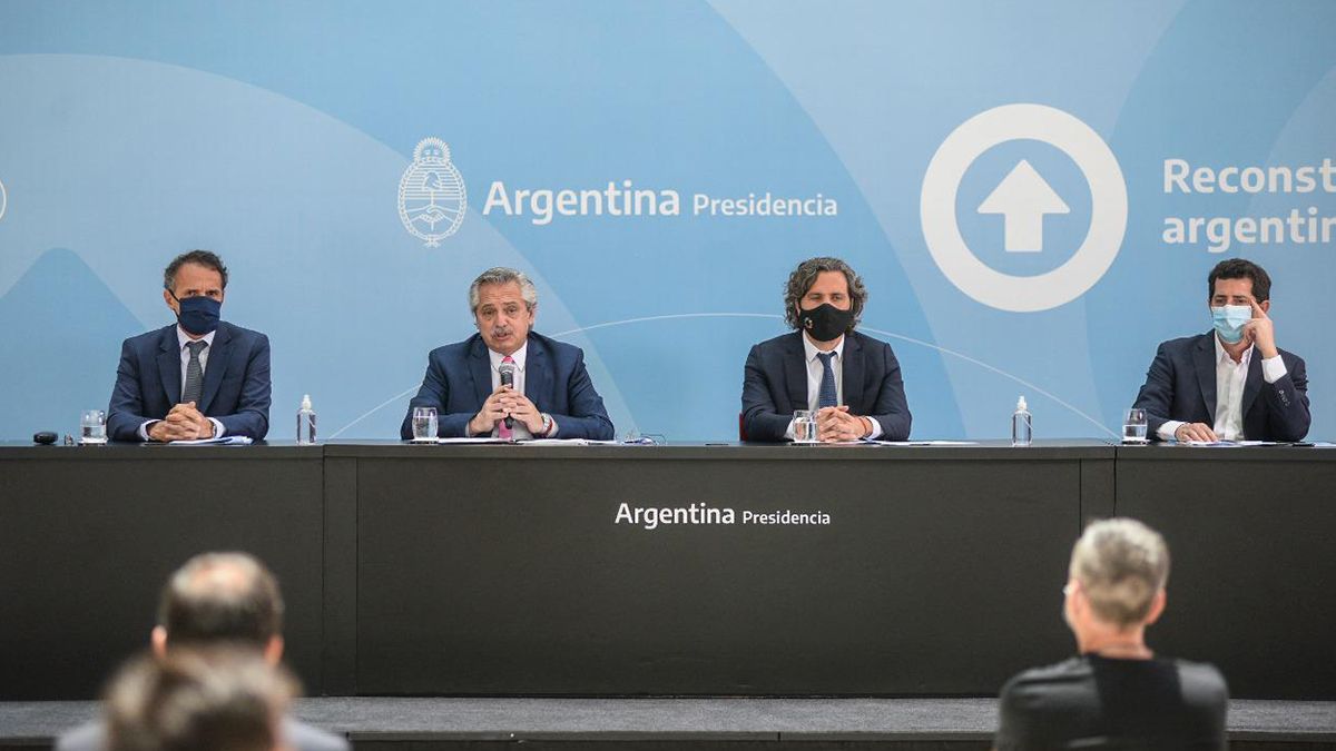 El presidente Alberto Fernández anunció este miércoles que “en los seis meses próximos vamos a estar llegando con obras a 1500 municipios de los 2300 que existen”