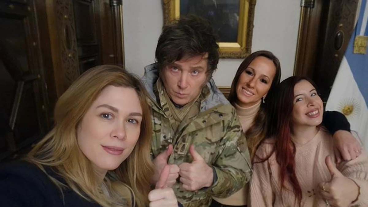 El presidente Javier Milei estuvo en Casa Rosada para saludar y almorzar con los granaderos