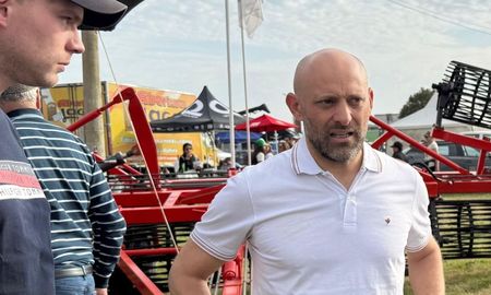 Expoagro celebrará su 20° edición desde este martes al viernes en el Predio Ferial y Autódromo de San Nicolás, y Satna Fe tendrá una presencia central con su menú de financiamiento, posicionándose como uno de los actores más relevantes de la megamuestra. Expoagro celebrará su 20° edición desde este martes al viernes en el Predio Ferial y Autódromo de San Nicolás, y Satna Fe tendrá una presencia central con su menú de financiamiento, posicionándose como uno de los actores más relevantes de la megamuestra.