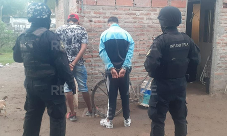 Los allanamientos se llevaron adelante en barrio Las Vegas, Santo Tomé. El hoy imputado intentó darse a la fuga. Los allanamientos se llevaron adelante en barrio Las Vegas, Santo Tomé. El hoy imputado intentó darse a la fuga.