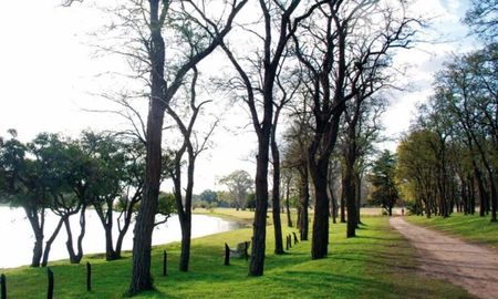 Con apenas 40 habitantes, La Choza es uno de los destinos rurales más auténticos cerca de Buenos Aires. Con apenas 40 habitantes, La Choza es uno de los destinos rurales más auténticos cerca de Buenos Aires.