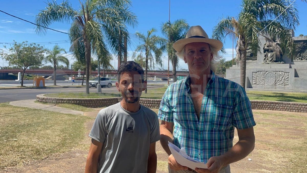 Daniel y Marcelo, integrantes de la obra solidaria sobre los Reyes Magos que se realizó este domingo en la Costanera. Daniel y Marcelo, integrantes de la obra solidaria sobre los Reyes Magos que se realizó este domingo en la Costanera.
