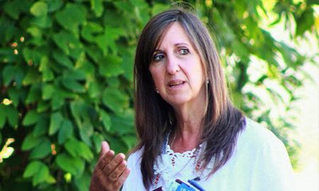 La secretaria de Niñez, Patricia Chialvo se reunirá con diputadas integrante de la Comisión de Género por la menor abusada por su padre. La secretaria de Niñez, Patricia Chialvo se reunirá con diputadas integrante de la Comisión de Género por la menor abusada por su padre.