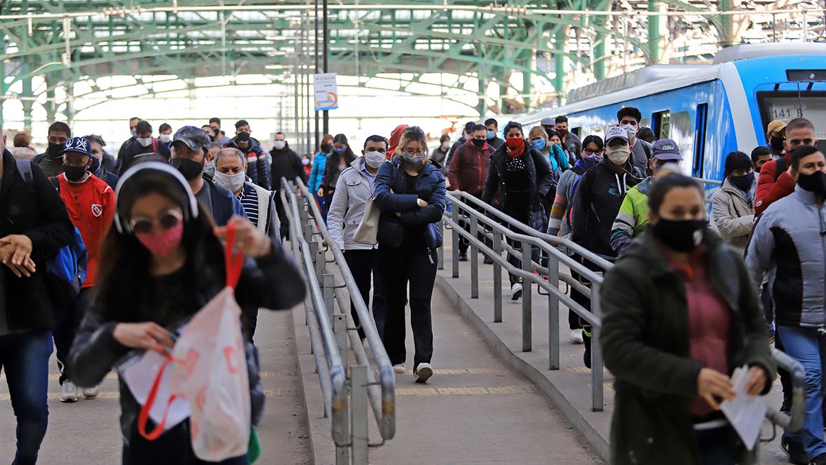 El Gobierno de Buenos Aires trabaja en protocolos para retomar los viajes en transporte público.