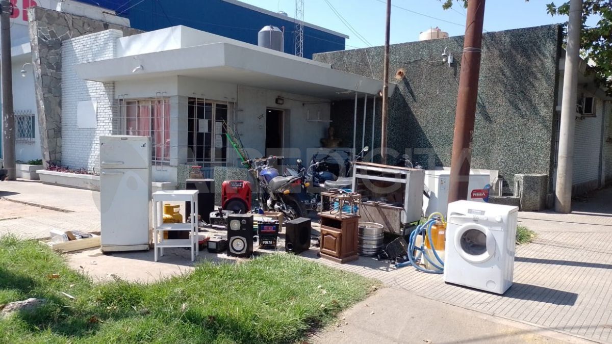 Todo lo incautado en el proceso de desalojo fue trasladado a la dependencia policial.