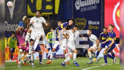 Talleres sorprendió a Boca y le ganó agónicamente por 2 a 1 en La Bombonera