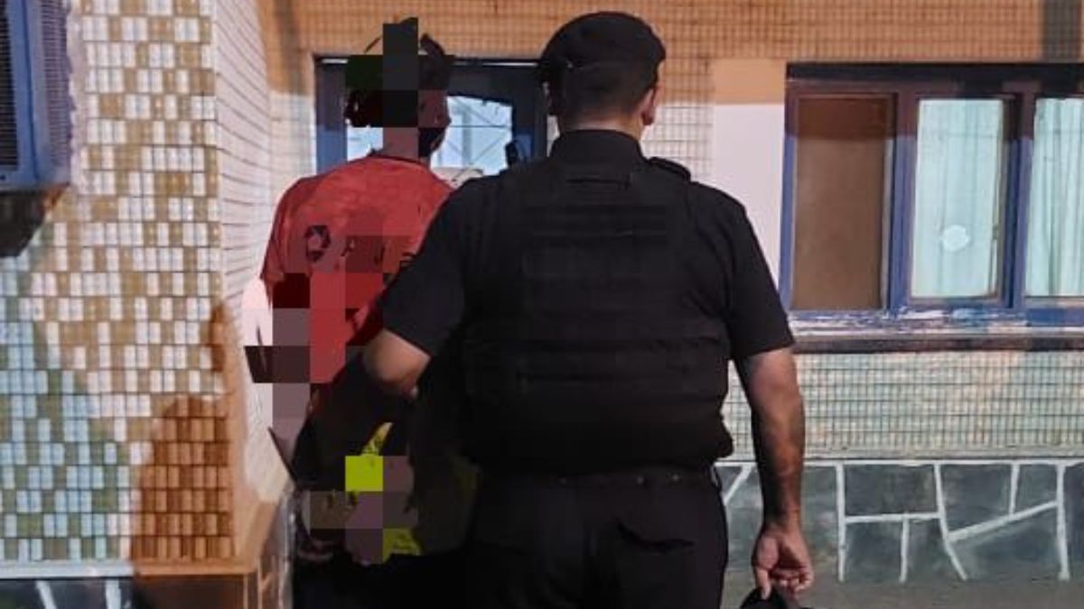 Detuvieron a un hombre en Santo Tomé que poseía medidas restrictivas.