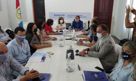 Los docentes públicos y privados definen si aceptan o rechazan la propuesta salarial. Los docentes públicos y privados definen si aceptan o rechazan la propuesta salarial.