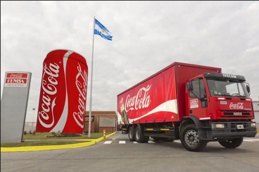 Femsa Coca-Cola, la mayor embotelladora del mundo, entró en crisis en la Argentina