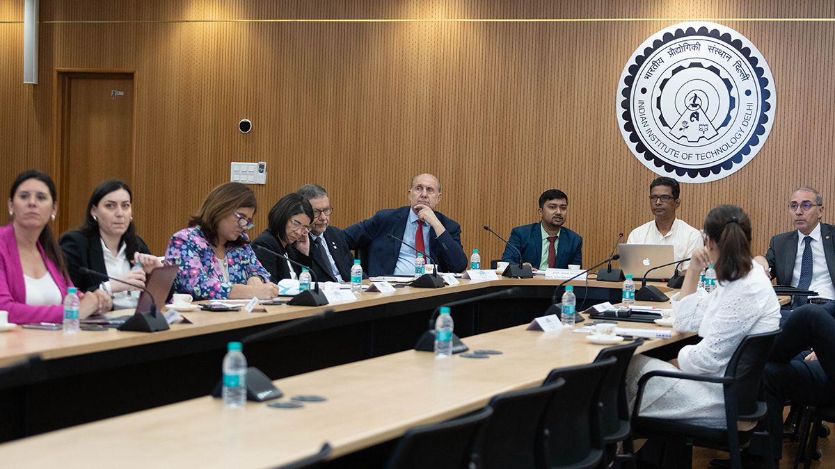 En la India, Perotti se reunió con el ministro del Estado de la Ciencia, el asesor en ciencia y tecnología del Primer Ministro de la India, con el IIT y con empresas tecnológicas.