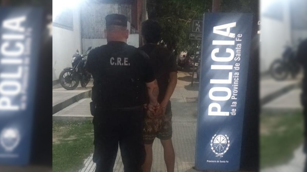 El detenido fue trasladado a la Seccional Decima. El detenido fue trasladado a la Seccional Decima.