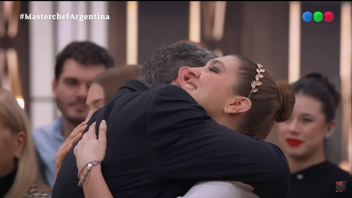 Damián Betular elogió al novio de Estefanía de MasterChef y ella no se quedó callada. Damián Betular elogió al novio de Estefanía de MasterChef y ella no se quedó callada.