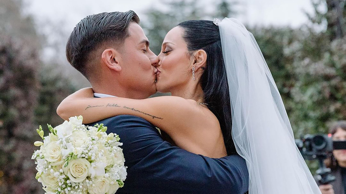 El lenguaje de las flores: el significado espiritual del ramo de boda de Oriana Sabatini