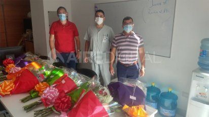 Flores para homenajear a enfermeras y enfermeros del Iturraspe en su día