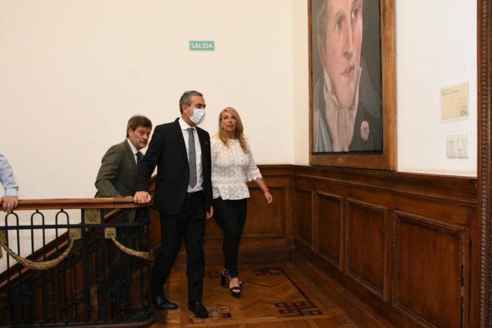 El intendente de Rosario, Pablo Javkin, junto a la presidenta del Concejo Municipal María Eugenia Schmuck.