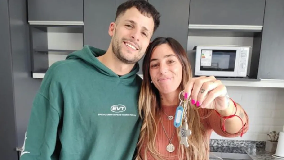 Catalina Gorostidi y Joel Ojeda, de Gran Hermano, son oficialmente novios. Catalina Gorostidi y Joel Ojeda, de Gran Hermano, son oficialmente novios.