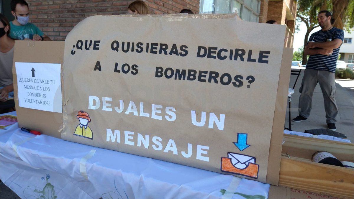 Los científicos invitaron a los santafesinos a enviar palabras de apoyo a los bomberos que luchan contra los incendios en Corrientes.