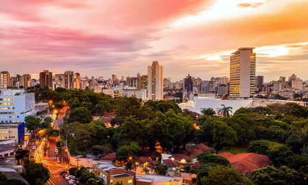 Brasil: una empresa contrata jóvenes argentinos y paga todos los gastos de radicación. Brasil: una empresa contrata jóvenes argentinos y paga todos los gastos de radicación.