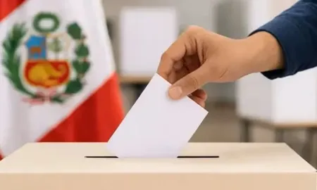 El domingo pasado, poco más de 52.000 ciudadanos de Perú se quedaron sin votar en las elecciones generales por el retraso en la llegada del material electoral. El domingo pasado, poco más de 52.000 ciudadanos de Perú se quedaron sin votar en las elecciones generales por el retraso en la llegada del material electoral.