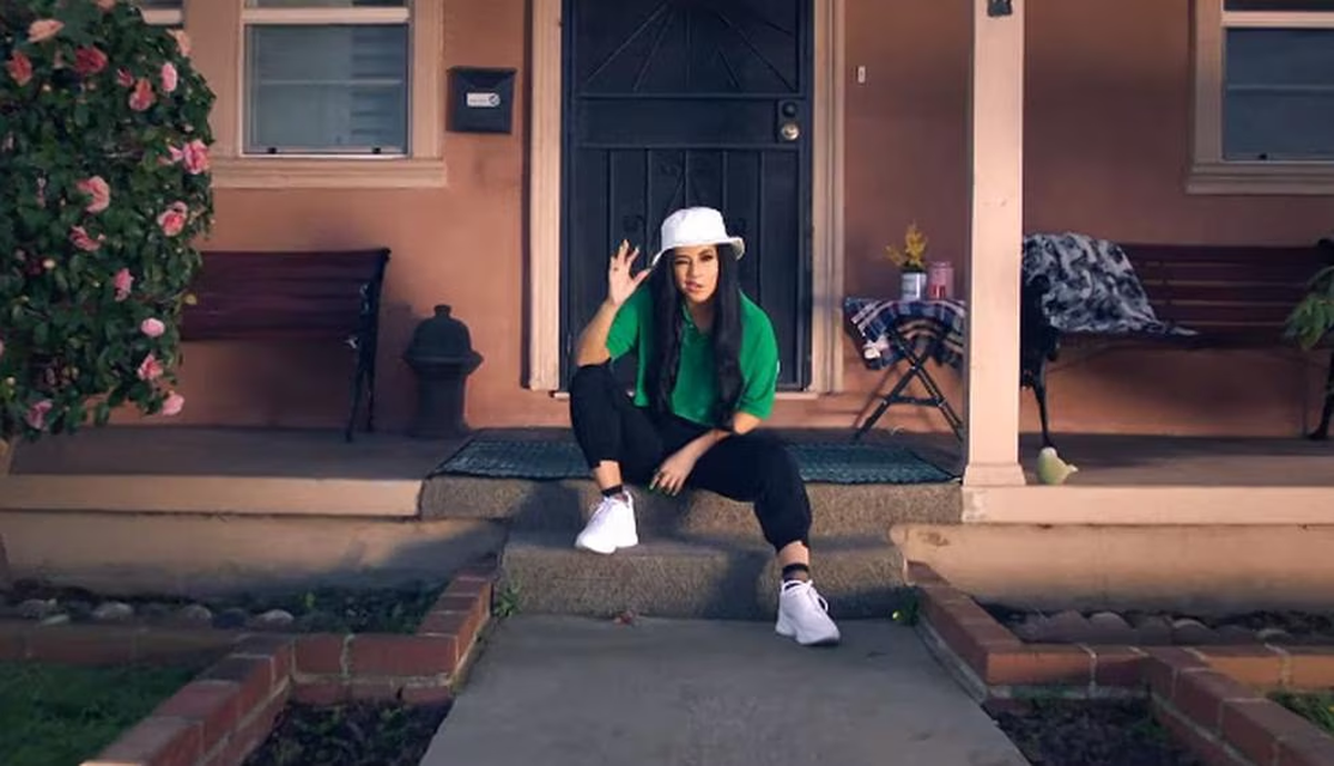 La fabulosa casa de Becky G en Los Ángeles: diseño chic y áreas para el esparcimiento